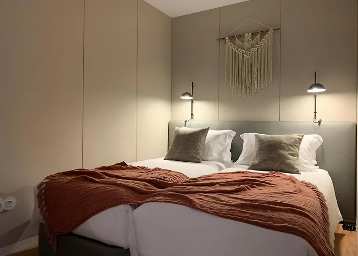 Serviced - Miragaia Apartament *