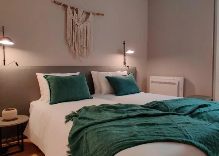 Serviced - Miragaia Apartament *