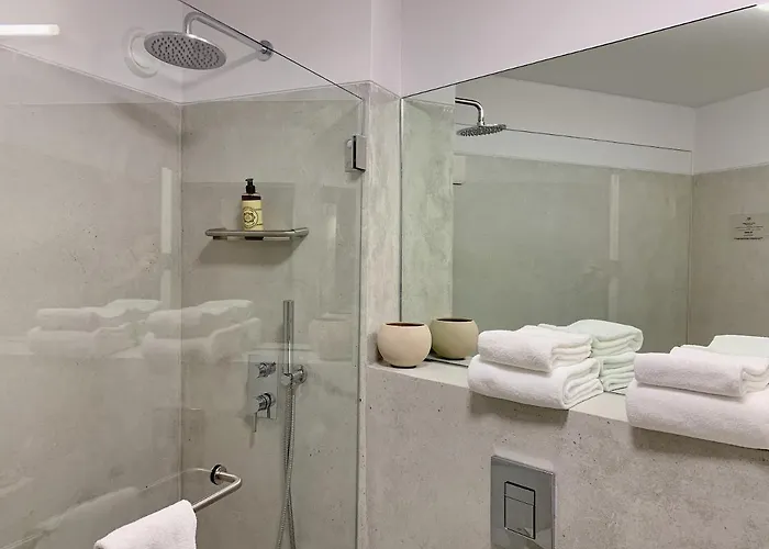 Serviced - Miragaia Apartament