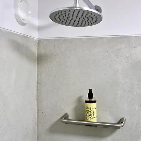 Serviced - Miragaia *